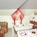 Rosy 3*