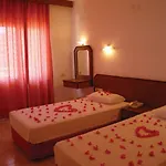 Ξενοδοχείο με διαμερίσματα Rosy 3*