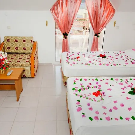 Rosy Aparthotel