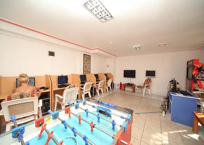 Rosy 马尔马里斯